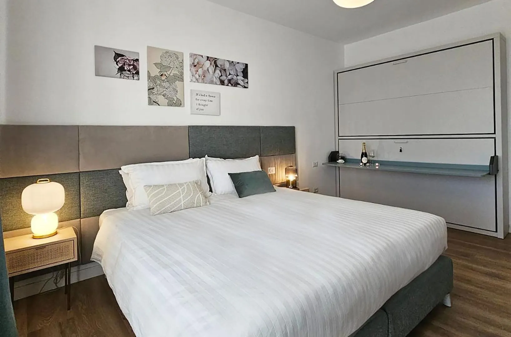 Bed & Breakfast B&B Domus Teano Luxury Rooms Rome Italy